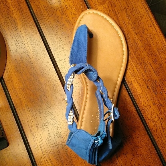 Sandals - Picture 3 of 4